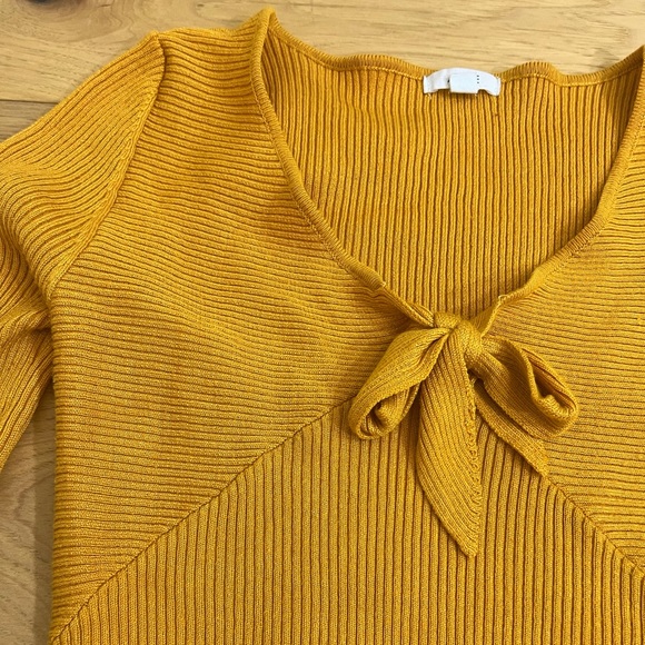 Ardene Mustard Yellow Front Tie Knot Long Sleeve - Size S - Picture 2 of 4